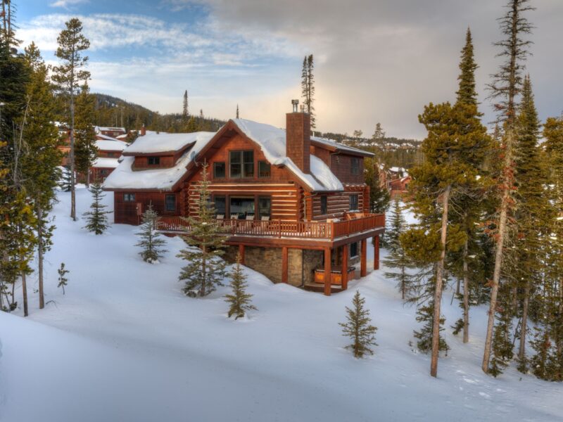Starlit Ridge Retreat